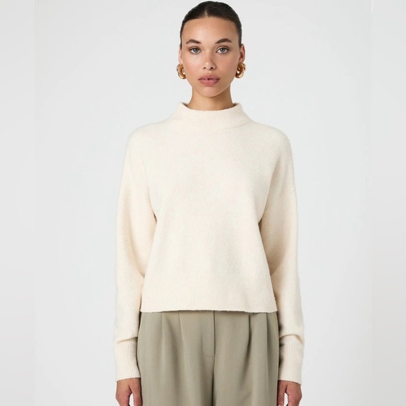 French Connection Sweaters - French‎ Connection Vhori Mock Neck Sweater In Oatmeal Mel Women’s Size Medium